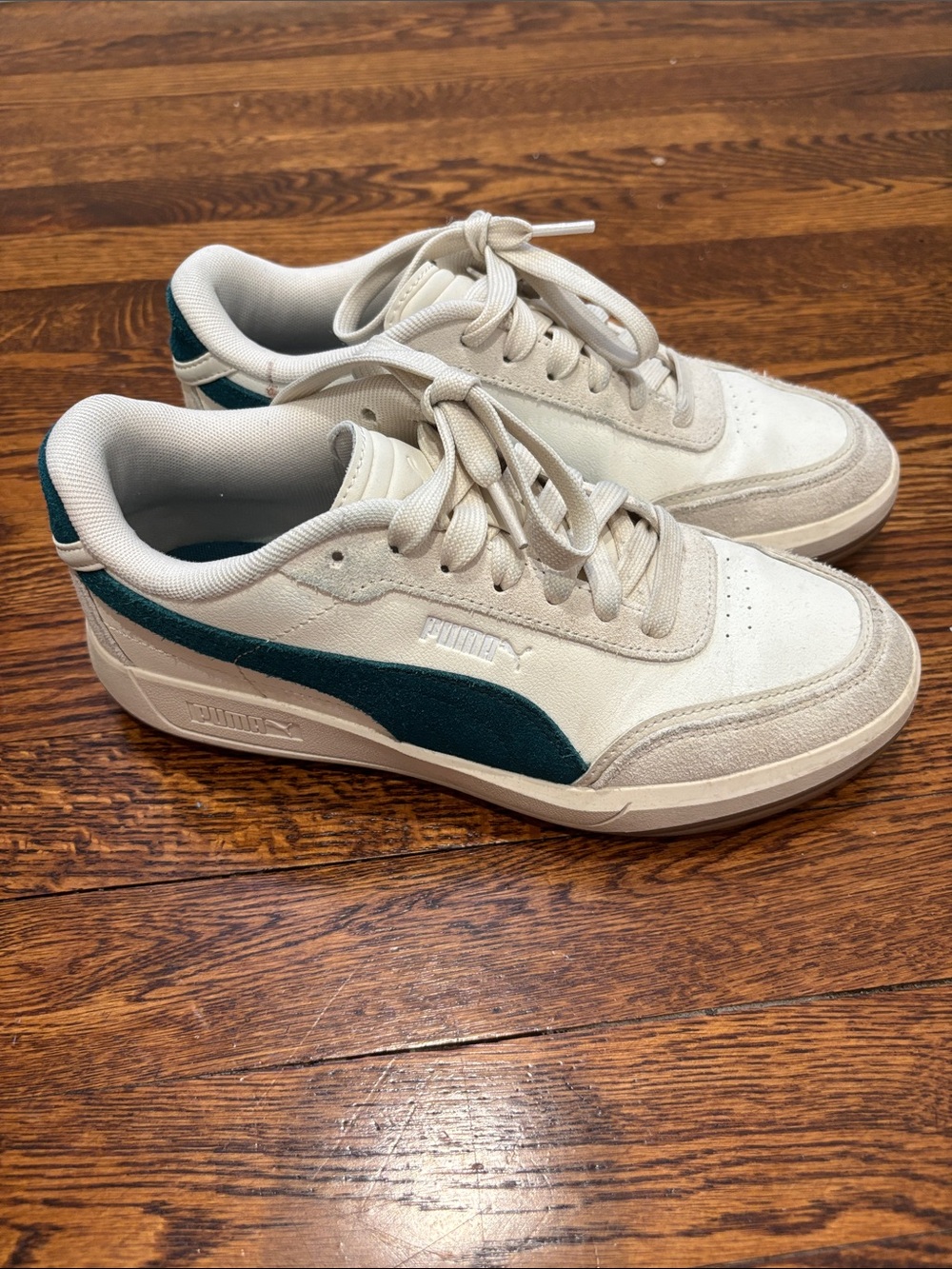 Puma Women’s Cream Sneakers with Teal Side Stripe